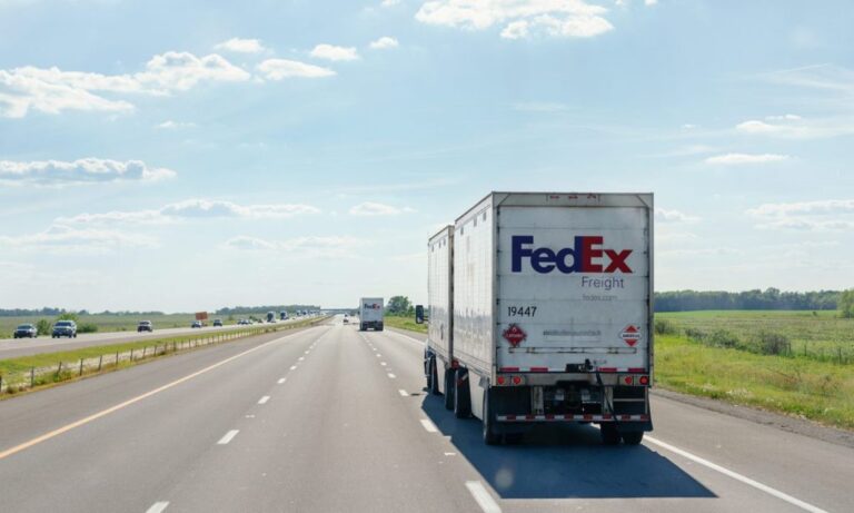 FedEx in association with Aurora and PACCAR to begin self-driving truck trials on Dallas to Houston parcel route